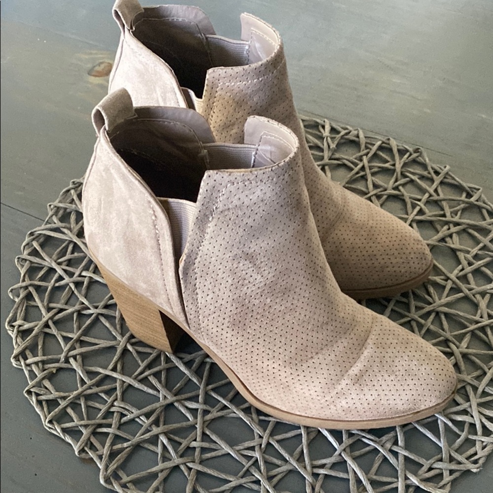 Universal Thread Tan Ankle Booties with Perforated Design